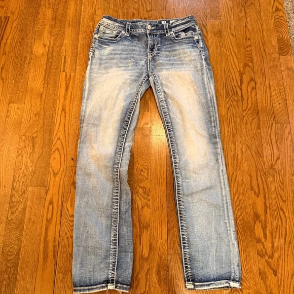 Miss Me mid rise easy strait jeans. Size 28 x 31.5 - Picture 2 of 7